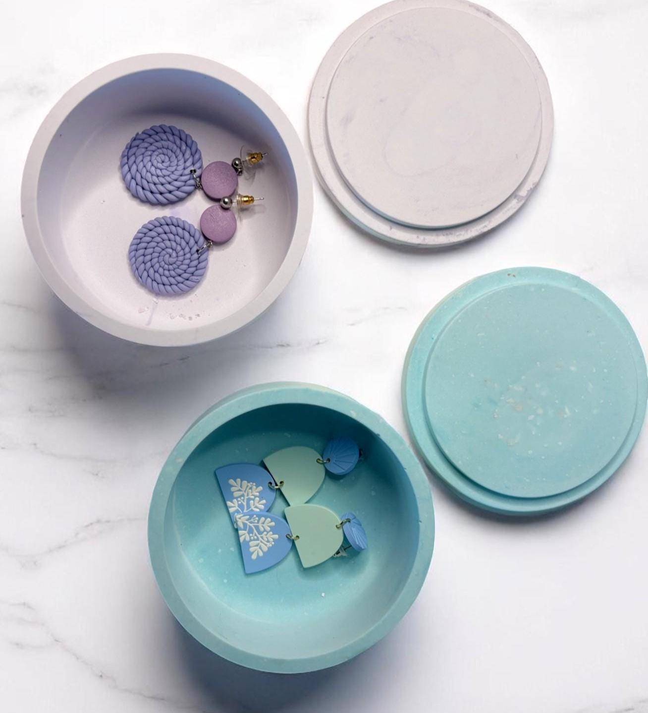 Handmade Eco-Resin Trinket Box – Round Jewelry Storage with Lid