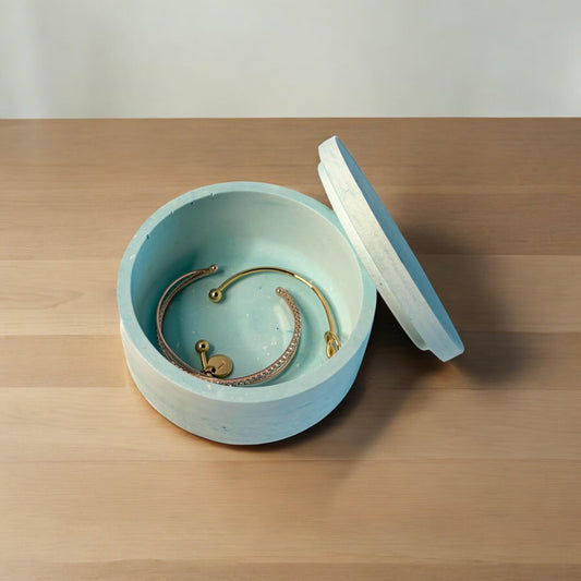 Handmade Eco-Resin Trinket Box – Round Jewelry Storage with Lid